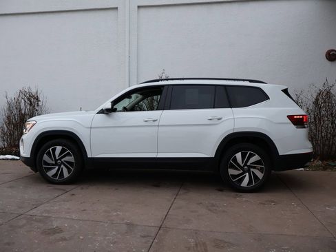Used 2024 Volkswagen Atlas SE image 4