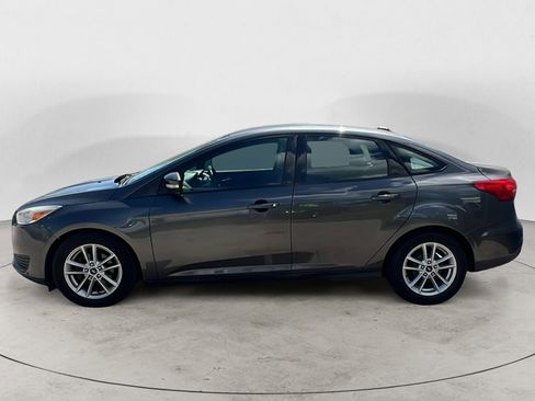 Used 2015 Ford Focus SE image 3