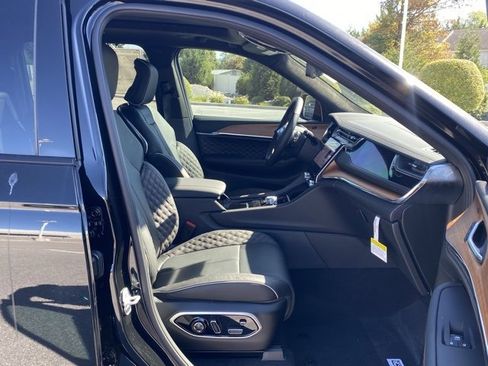 New 2025 Jeep Grand Cherokee Summit image 30