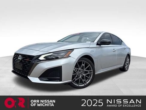 Used 2023 Nissan Altima 2.0 SR FWD image 1