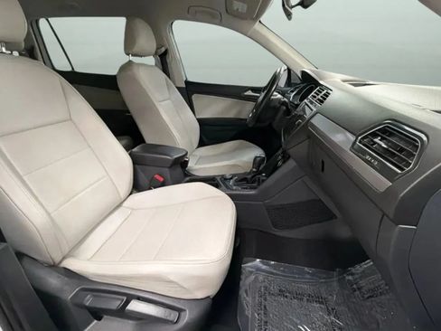 Used 2018 Volkswagen Tiguan SE w/ 3rd Row Seat Package AWD/4WD image 21