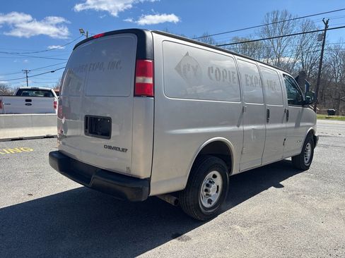 Used 2006 Chevrolet Express 2500 image 12