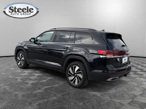 Used 2024 Volkswagen Atlas SE AWD/4WD image 3