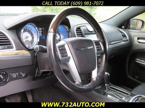 Used 2012 Chrysler 300 C RWD image 21