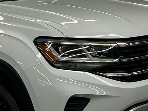 Certified 2023 Volkswagen Atlas Cross Sport SE w/ Panoramic Sunroof Package image 44