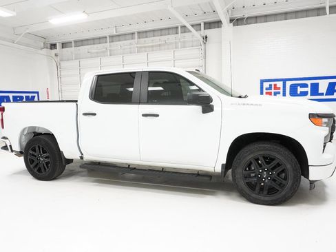 Used 2023 Chevrolet Silverado 1500 Custom image 4