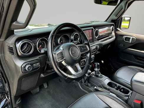 Used 2022 Jeep Wrangler Unlimited Sahara AWD/4WD image 17