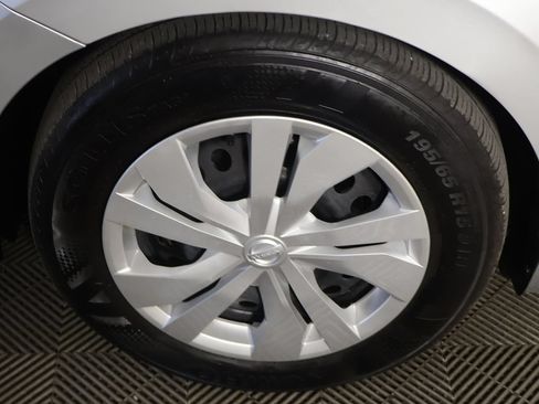 Used 2025 Nissan Versa S FWD image 14