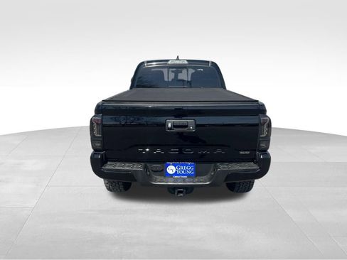 Used 2017 Toyota Tacoma TRD Sport image 4