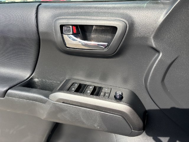 Used 2022 Toyota Tacoma TRD Off-Road AWD/4WD image 22
