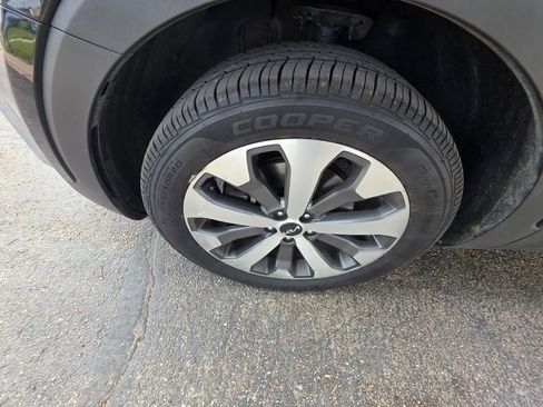 Used 2022 Kia Telluride S image 9