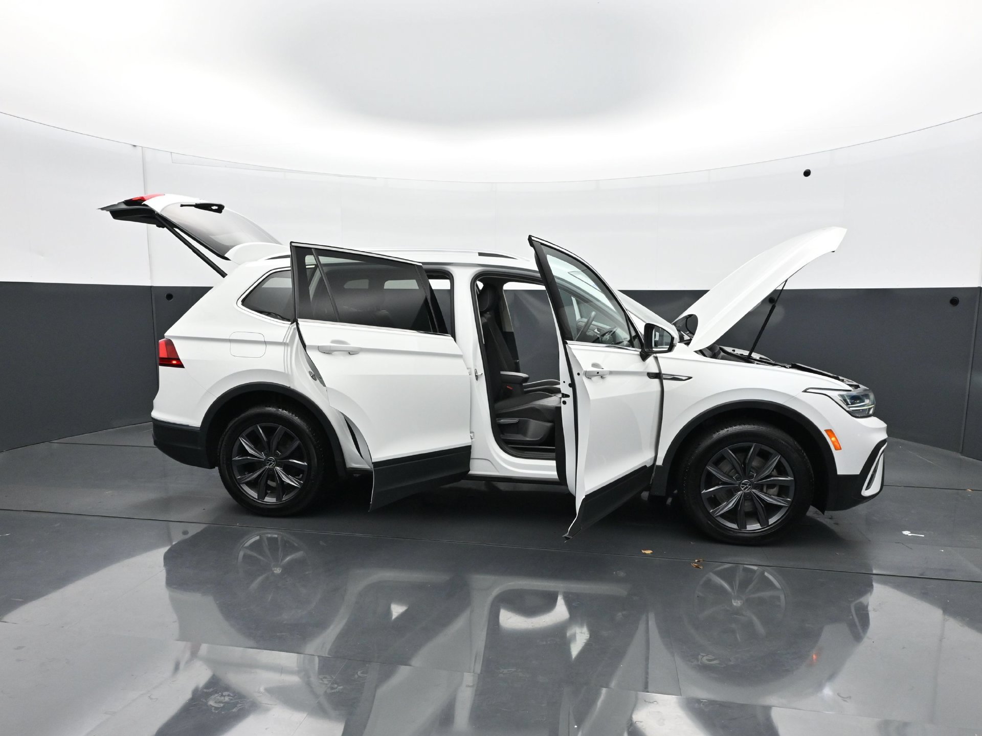 Used 2022 Volkswagen Tiguan SE FWD image 37