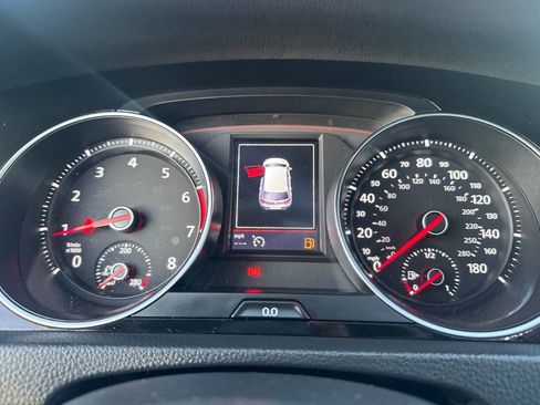 Used 2017 Volkswagen GTI SE image 23