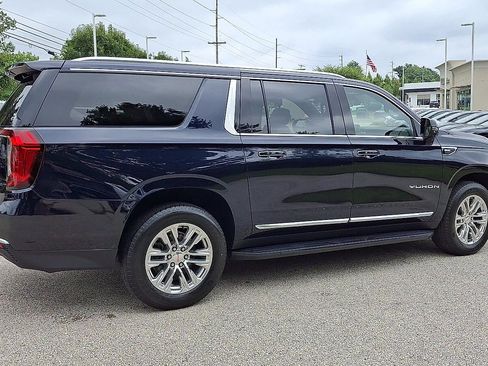 Used 2022 GMC Yukon XL SLT w/ SLT Premium Package AWD/4WD image 9