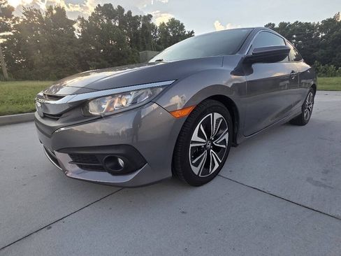 Used 2018 Honda Civic EX-T image 1