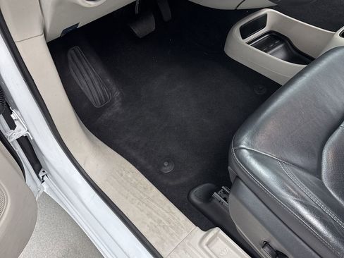 Used 2022 Chrysler Pacifica Touring-L image 15