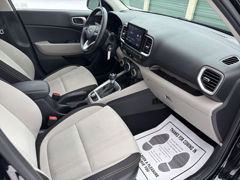 Used 2021 Hyundai Venue SEL image 17