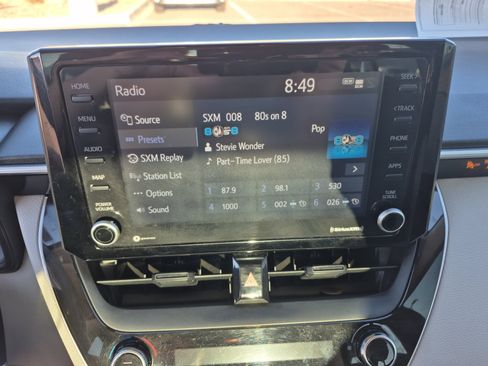 Used 2022 Toyota Corolla LE FWD image 30