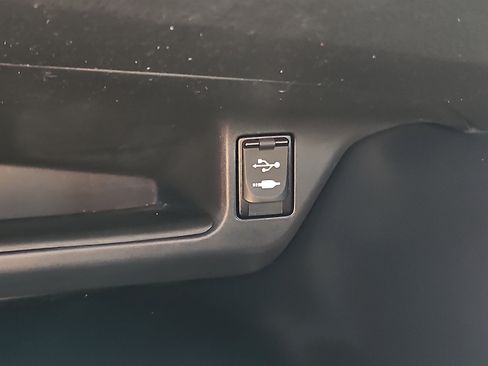 Used 2018 Toyota C-HR XLE FWD image 22