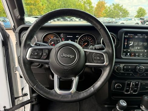 Used 2019 Jeep Wrangler Unlimited Sahara AWD/4WD image 12