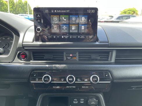 Used 2025 Honda Pilot EX-L image 8