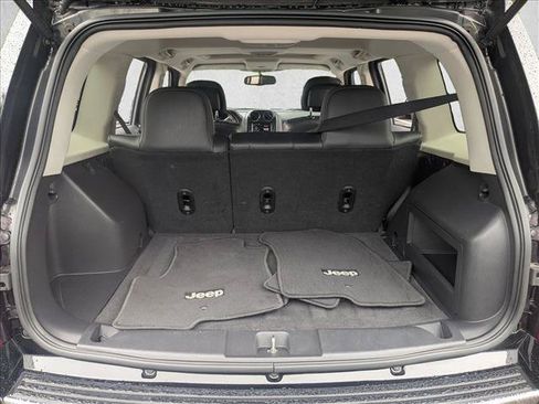 Used 2017 Jeep Patriot High Altitude AWD/4WD image 6