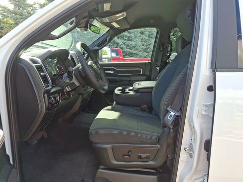 Used 2025 RAM 2500 Big Horn AWD/4WD image 3
