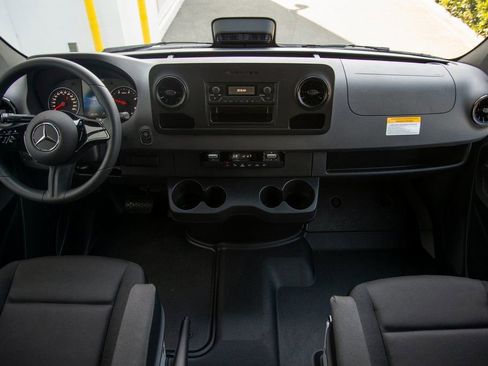 Used 2025 Mercedes-Benz Sprinter 144 Cargo image 17