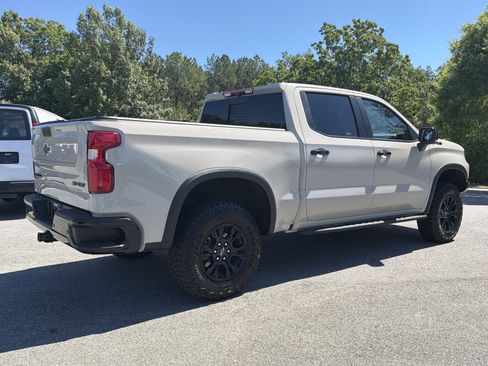 Used 2026 Chevrolet Silverado 1500 ZR2 w/ Dark Appearance Package AWD/4WD image 11