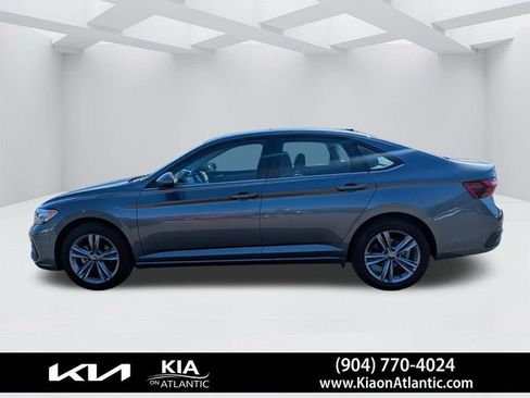 Used 2024 Volkswagen Jetta SE FWD image 6
