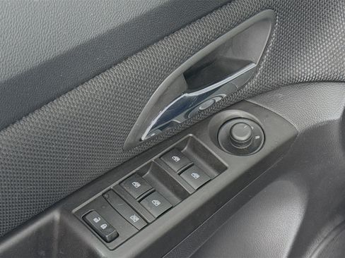Used 2016 Chevrolet Cruze LT image 17