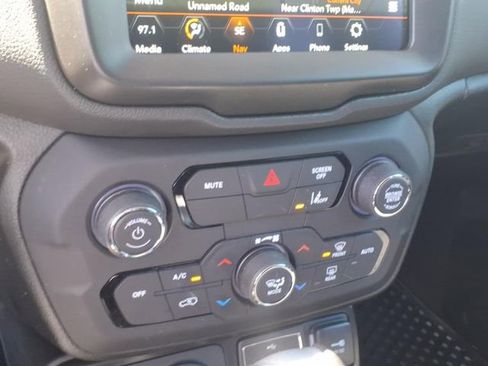 Used 2023 Jeep Renegade Altitude AWD/4WD image 16