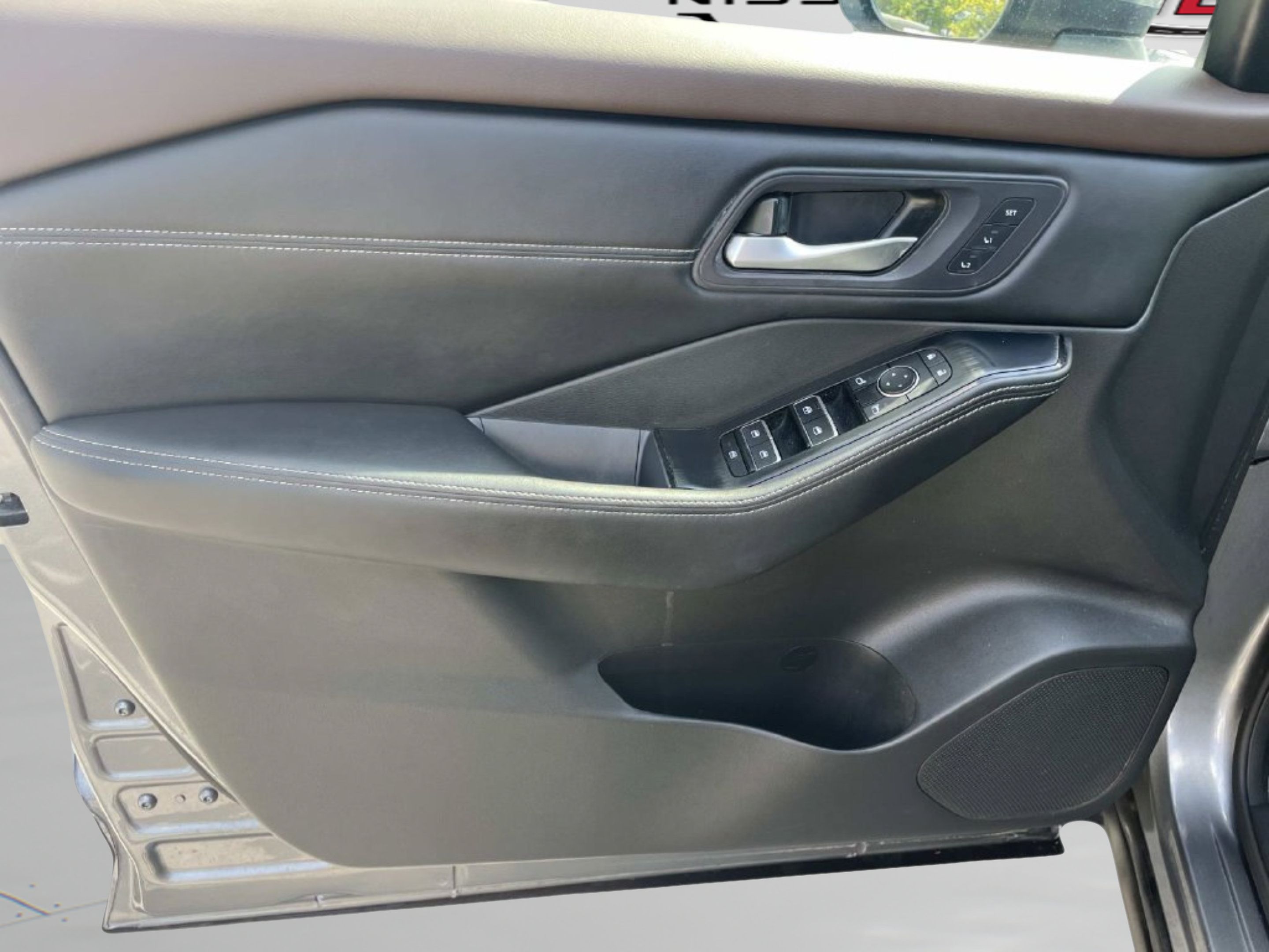 Used 2023 Nissan Rogue SL w/ SL Premium Package FWD image 21