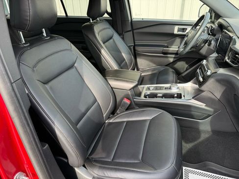 Used 2020 Ford Explorer XLT w/ Equipment Group 202A image 33