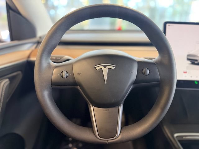 Used 2024 Tesla Model Y Long Range AWD/4WD image 23