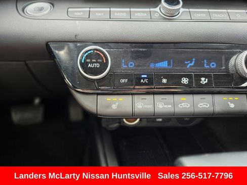 Used 2024 Hyundai Elantra Limited FWD image 21