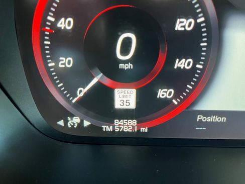 Used 2018 Volvo XC90 T6 Momentum w/ Convenience Package image 15