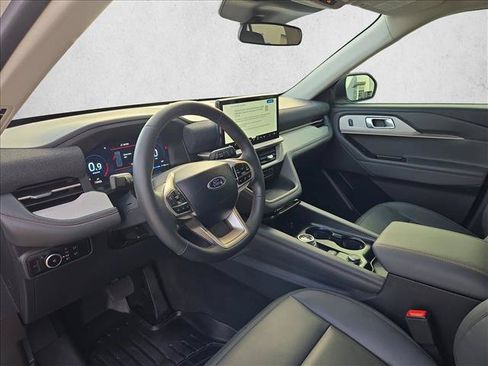 Used 2025 Ford Explorer Active w/ Active Comfort Package RWD image 10