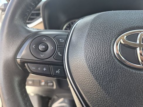 Used 2020 Toyota RAV4 XLE Premium image 20