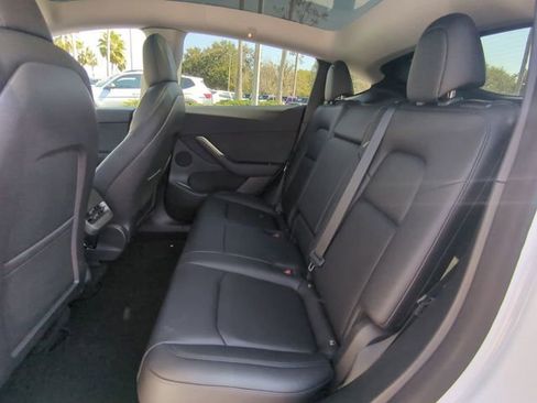 Used 2022 Tesla Model Y Long Range image 16