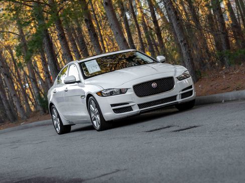 Used 2019 Jaguar XE Premium image 49
