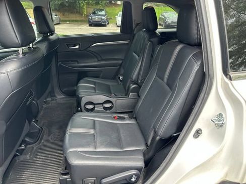 Used 2017 Toyota Highlander SE AWD/4WD image 9