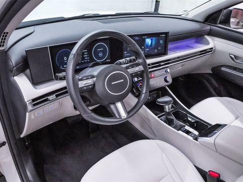 Certified 2025 Hyundai Tucson SEL image 2