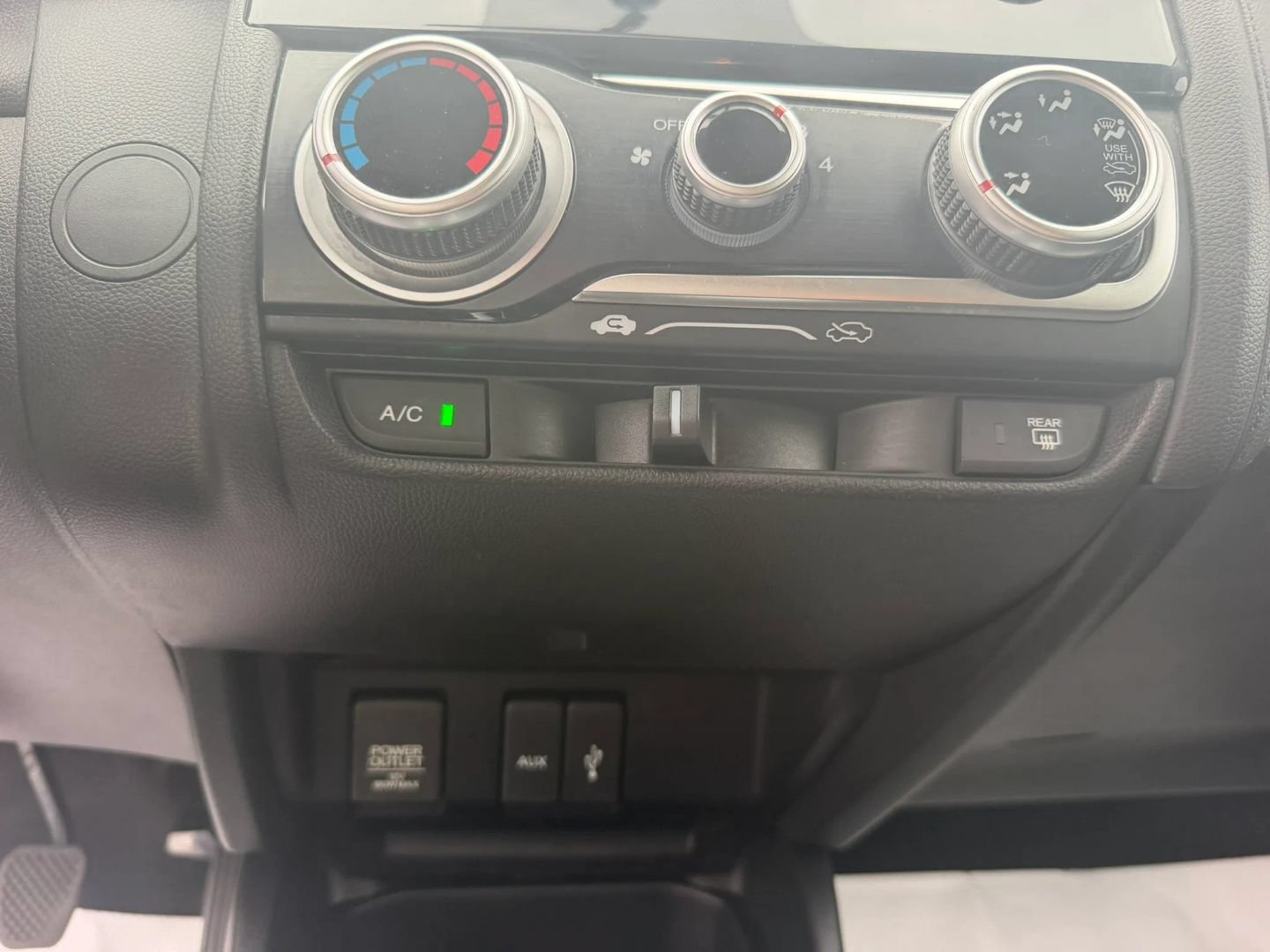 Used 2015 Honda Fit LX image 25