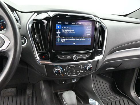 Used 2022 Chevrolet Traverse LT image 18