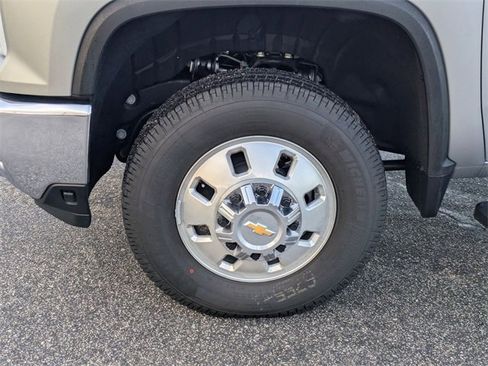 New 2026 Chevrolet Silverado 3500 LT image 8