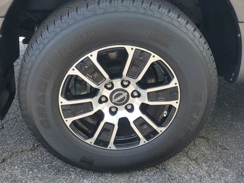 Certified 2024 Nissan Titan SV w/ SV Convenience Package RWD image 5