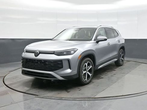 New 2026 Volkswagen Tiguan SE AWD/4WD image 3