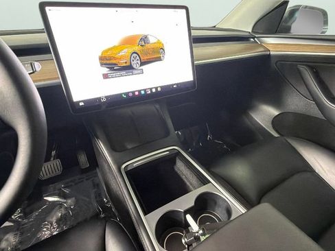 Used 2025 Tesla Model Y Long Range RWD image 19
