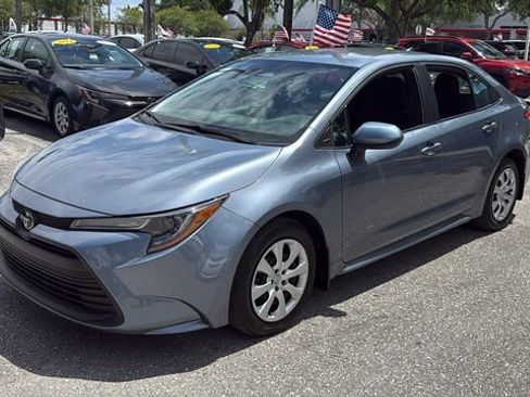 Certified 2025 Toyota Corolla LE image 3